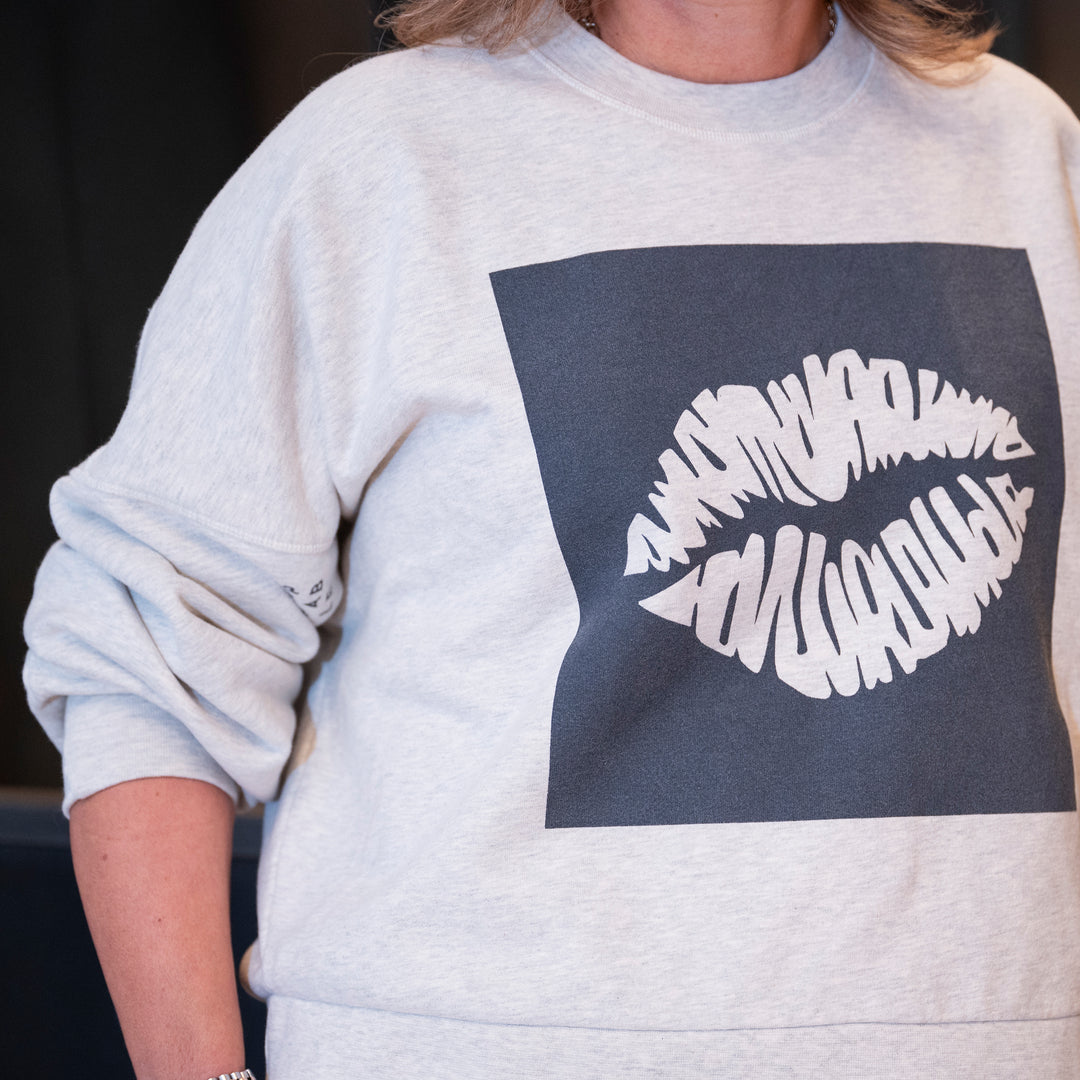 Sweatshirt: Big AZL Kiss – Oversized Crewneck ❍ Print | Grey Melange