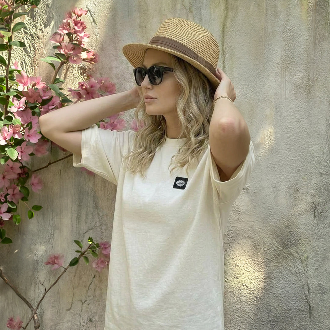 T-Shirt: THE KISS COMPANY · Egret · Oversized ⚥ | Print Rose